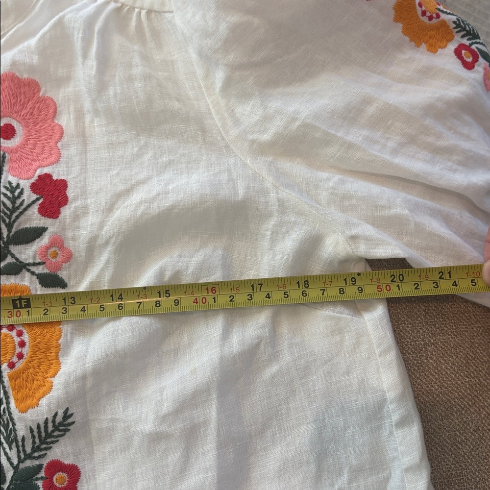 Boden top NWT Alicia linen top
White Embroidered Floral top US 8 current - Picture 13 of 15
